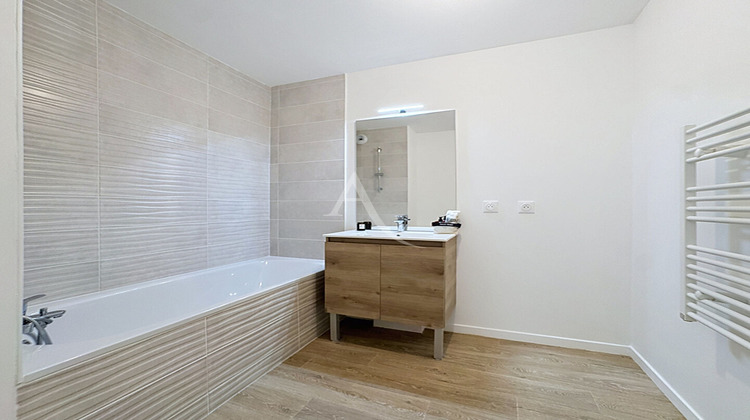 Ma-Cabane - Location Appartement BONCHAMP-LES-LAVAL, 62 m²
