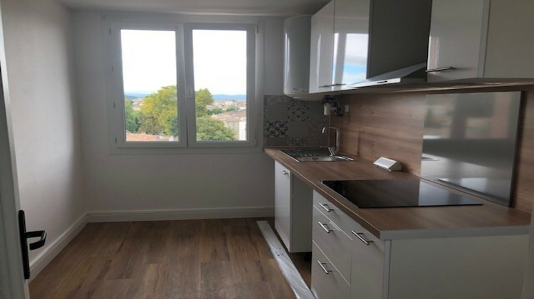 Ma-Cabane - Location Appartement Bourg-Saint-Andéol, 66 m²