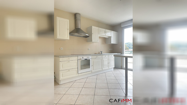 Ma-Cabane - Location Appartement BOURGOIN-JALLIEU, 123 m²