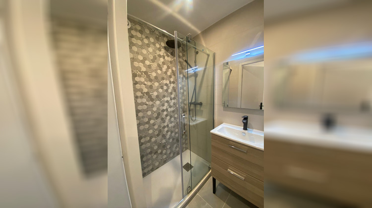 Ma-Cabane - Location Appartement BRON, 65 m²