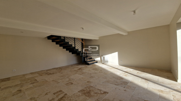 Ma-Cabane - Location Appartement Cailloux-sur-Fontaines, 107 m²