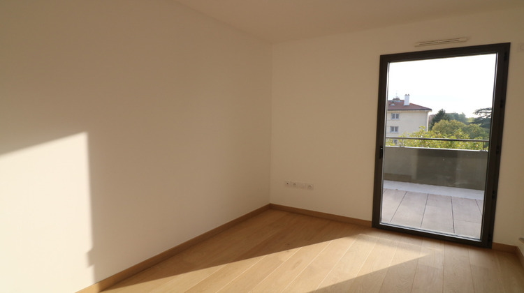 Ma-Cabane - Location Appartement CALUIRE-ET-CUIRE, 223 m²