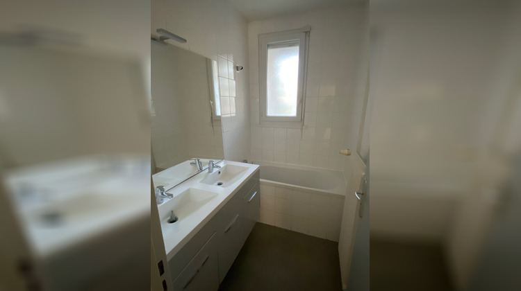 Ma-Cabane - Location Appartement CALUIRE-ET-CUIRE, 82 m²