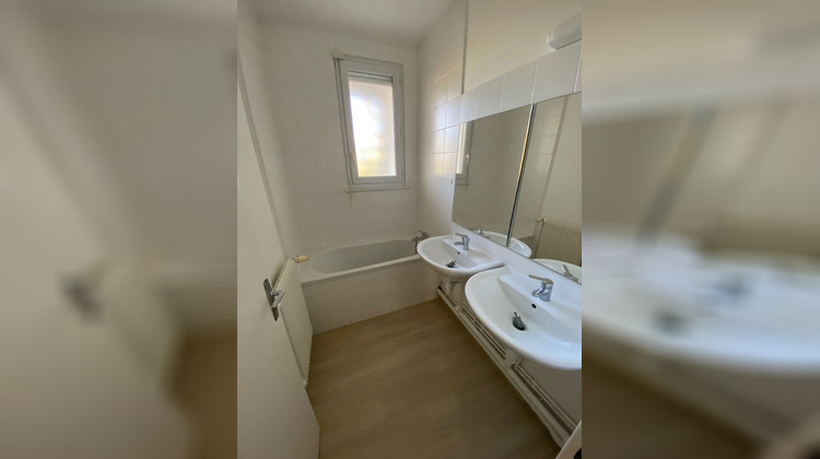 Ma-Cabane - Location Appartement CALUIRE-ET-CUIRE, 70 m²