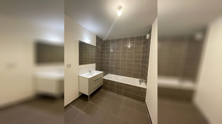 Ma-Cabane - Location Appartement CALUIRE-ET-CUIRE, 79 m²
