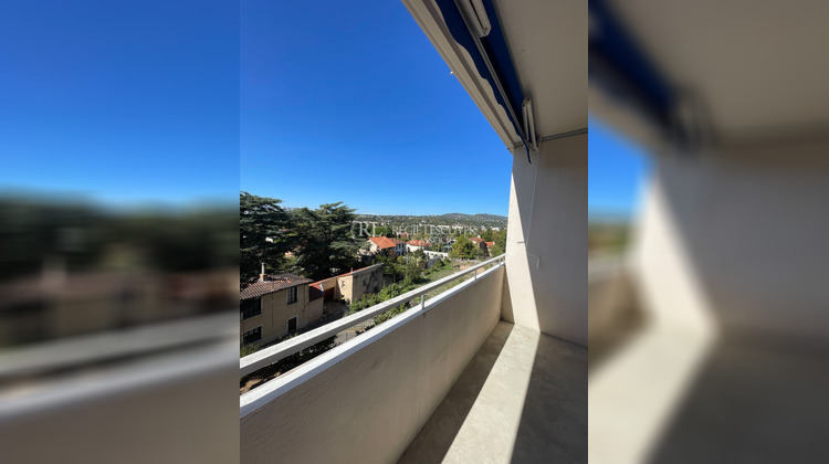 Ma-Cabane - Location Appartement CALUIRE-ET-CUIRE, 69 m²