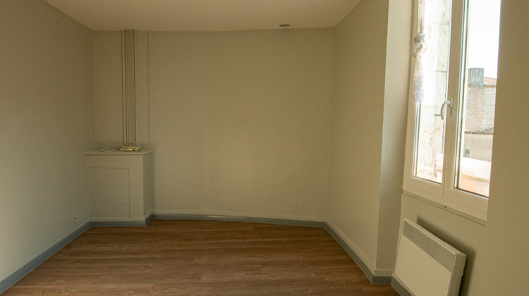 Ma-Cabane - Location Appartement CASTELMORON-SUR-LOT, 50 m²