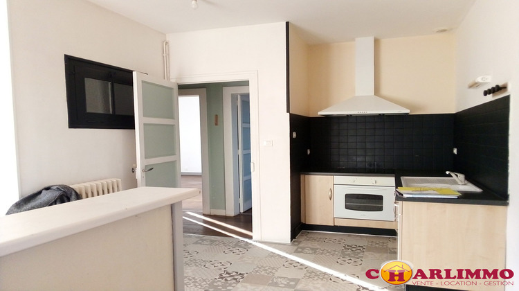 Ma-Cabane - Location Appartement Chabanais, 61 m²