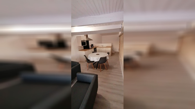 Ma-Cabane - Location Appartement CHAMPDENIERS-SAINT-DENIS, 54 m²