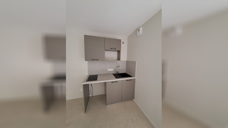 Ma-Cabane - Location Appartement CHARBONNIERES-LES-BAINS, 45 m²