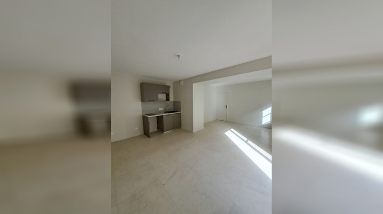 Ma-Cabane - Location Appartement CHARBONNIERES-LES-BAINS, 45 m²