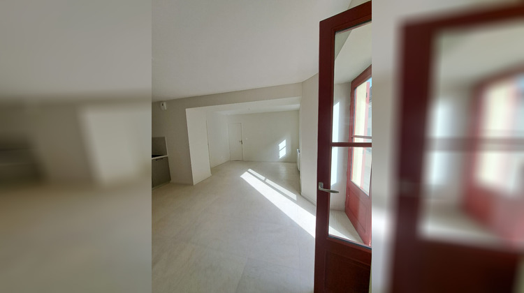 Ma-Cabane - Location Appartement CHARBONNIERES-LES-BAINS, 45 m²