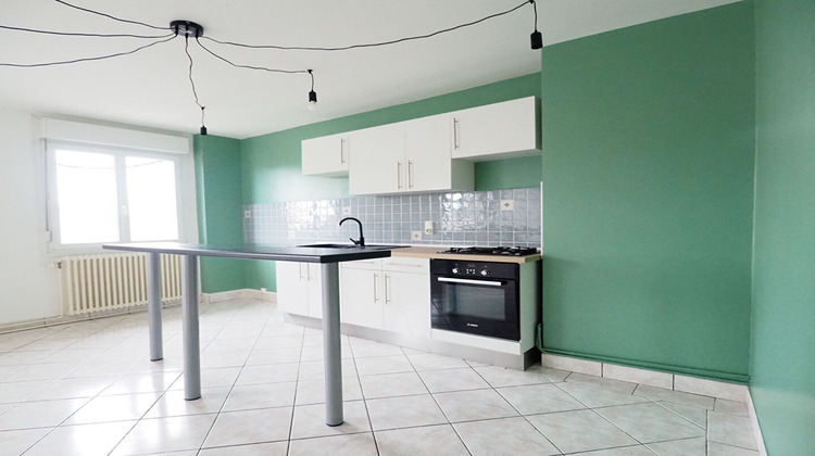 Ma-Cabane - Location Appartement CHARMES, 0 m²