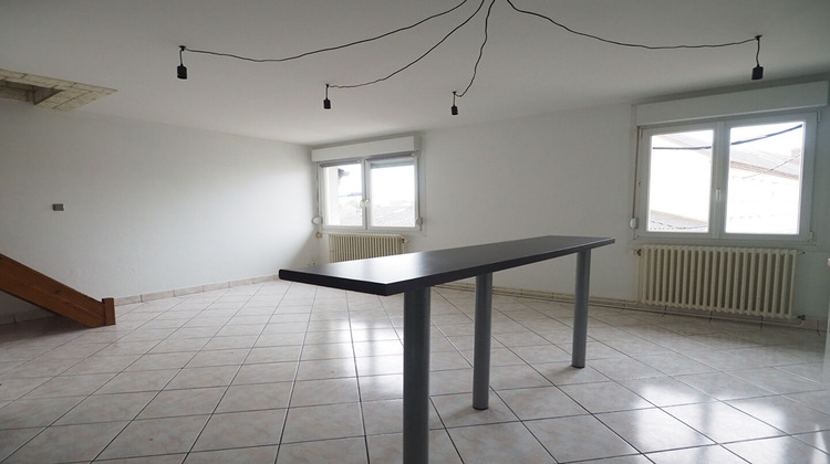 Ma-Cabane - Location Appartement CHARMES, 0 m²