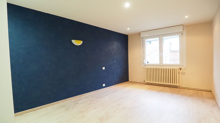 Ma-Cabane - Location Appartement CHARMES, 0 m²