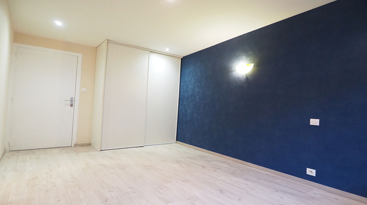 Ma-Cabane - Location Appartement CHARMES, 0 m²
