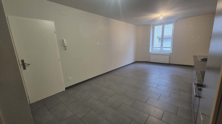 Ma-Cabane - Location Appartement CHARMES, 45 m²