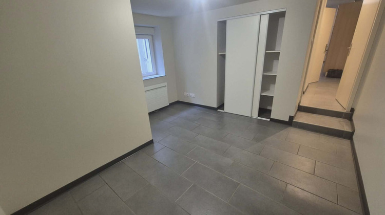 Ma-Cabane - Location Appartement CHARMES, 45 m²