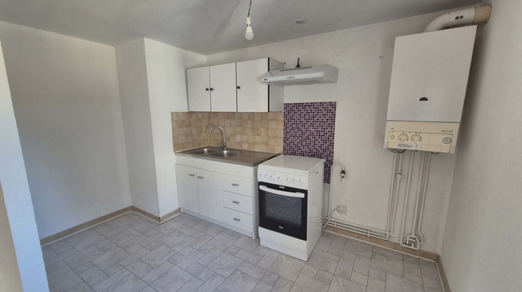Ma-Cabane - Location Appartement CHARMES, 69 m²