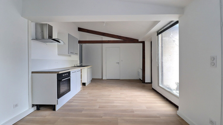 Ma-Cabane - Location Appartement CHARMES, 61 m²