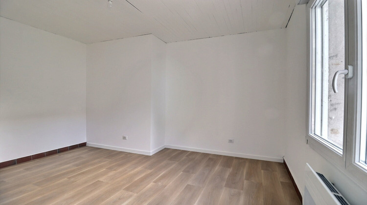 Ma-Cabane - Location Appartement CHARMES, 61 m²