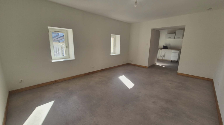 Ma-Cabane - Location Appartement CHARMES, 62 m²