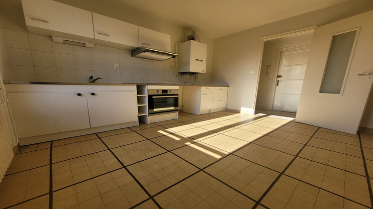 Ma-Cabane - Location Appartement CHARMES, 69 m²