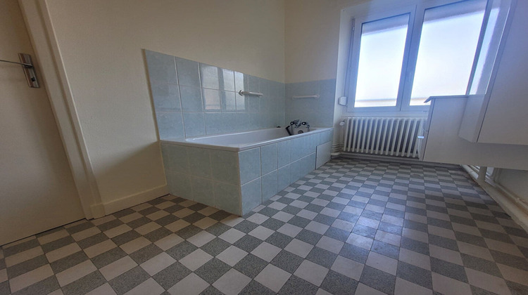 Ma-Cabane - Location Appartement CHARMES, 69 m²