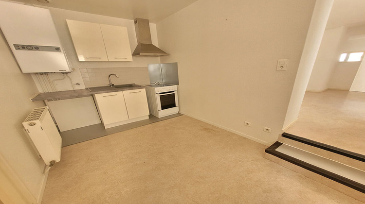 Ma-Cabane - Location Appartement CHARMES, 66 m²