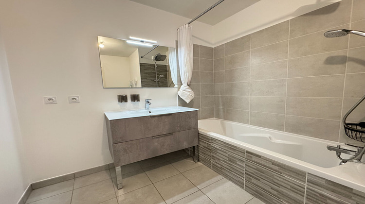 Ma-Cabane - Location Appartement CHARTRES-DE-BRETAGNE, 72 m²