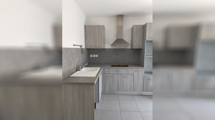 Ma-Cabane - Location Appartement CHATEAUNEUF-LE-ROUGE, 64 m²