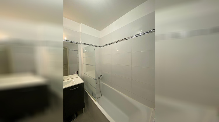 Ma-Cabane - Location Appartement CHATEAUNEUF-LE-ROUGE, 64 m²