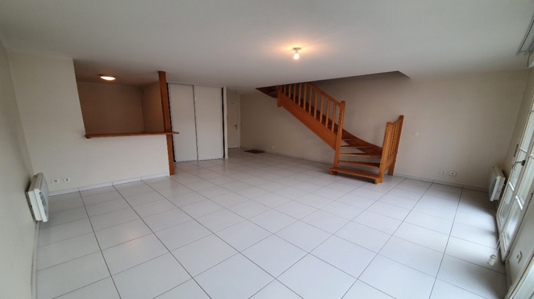 Ma-Cabane - Location Appartement CHATEAUNEUF-SUR-LOIRE, 54 m²