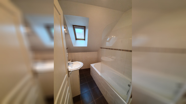Ma-Cabane - Location Appartement CHATEAUNEUF-SUR-LOIRE, 54 m²