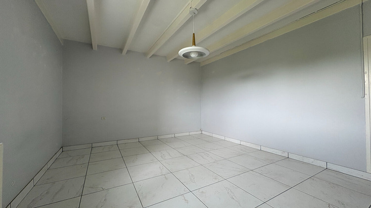 Ma-Cabane - Location Appartement CHERVES, 80 m²