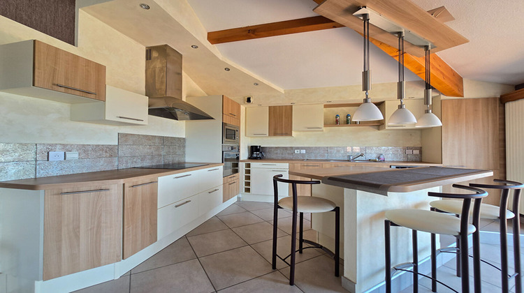 Ma-Cabane - Location Appartement COLLONGES-SOUS-SALEVE, 86 m²