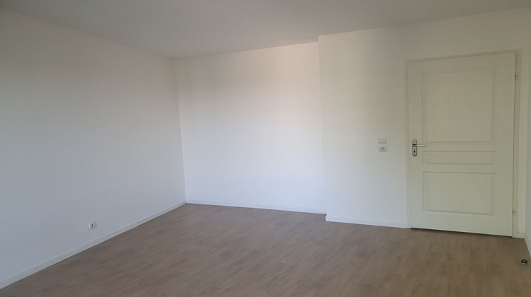 Ma-Cabane - Location Appartement COMBS-LA-VILLE, 77 m²