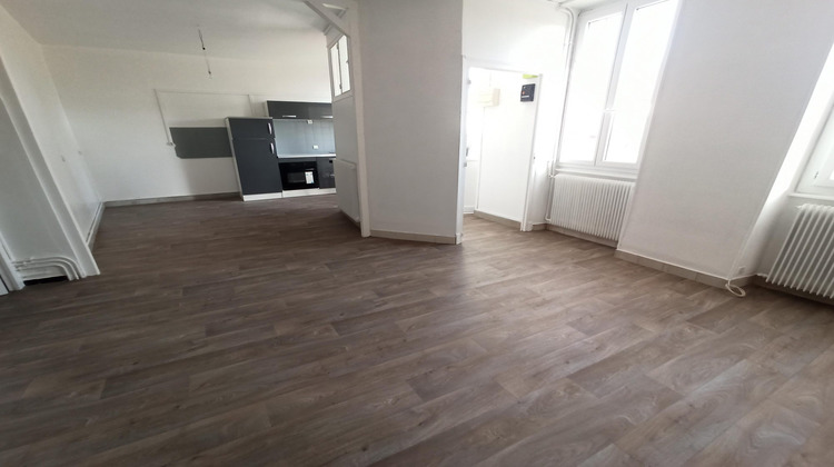 Ma-Cabane - Location Appartement Commentry, 65 m²