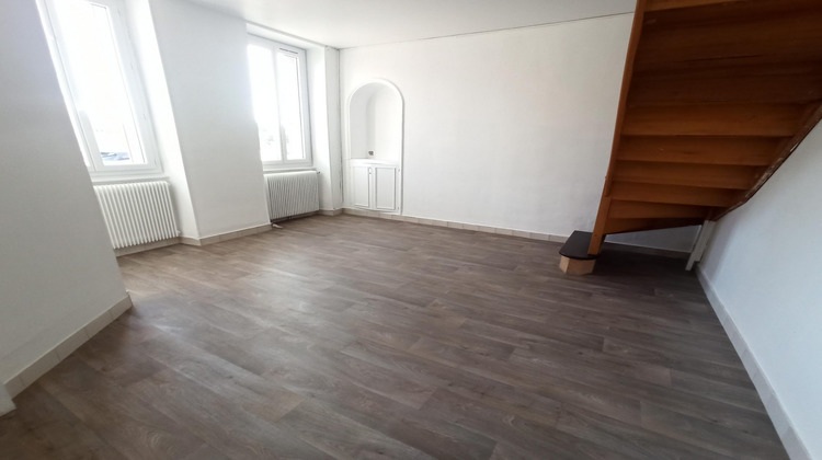 Ma-Cabane - Location Appartement Commentry, 65 m²