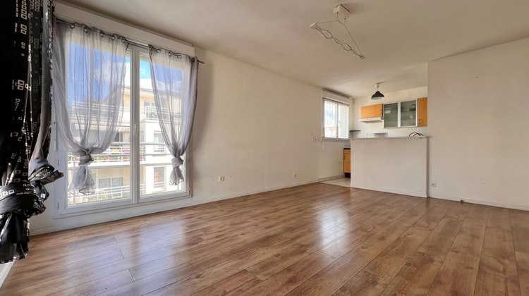 Ma-Cabane - Location Appartement CORBEIL-ESSONNES, 40 m²