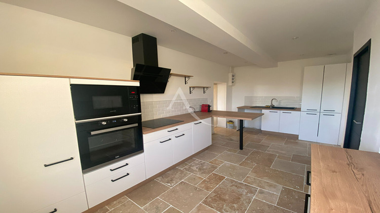 Ma-Cabane - Location Appartement CORNE, 72 m²