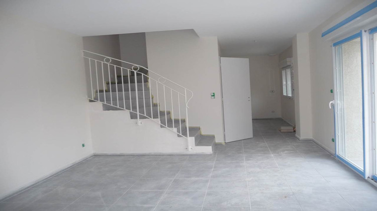 Ma-Cabane - Location Appartement Cour-et-Buis, 55 m²