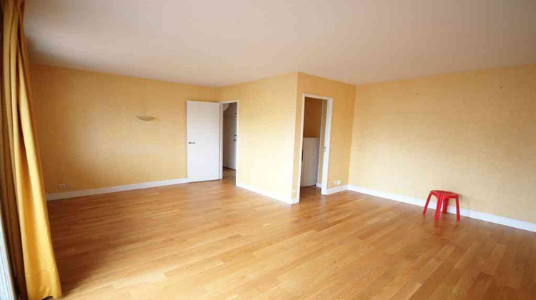 Ma-Cabane - Location Appartement COURBEVOIE, 67 m²