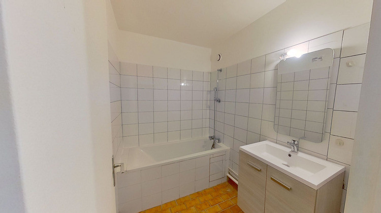 Ma-Cabane - Location Appartement COURBEVOIE, 35 m²
