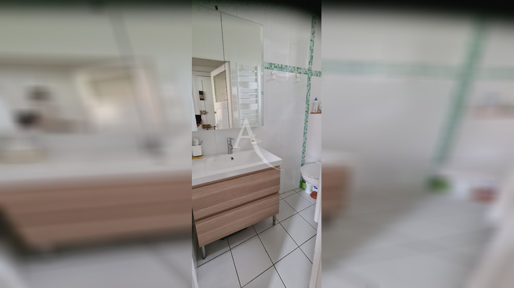 Ma-Cabane - Location Appartement COURBEVOIE, 50 m²