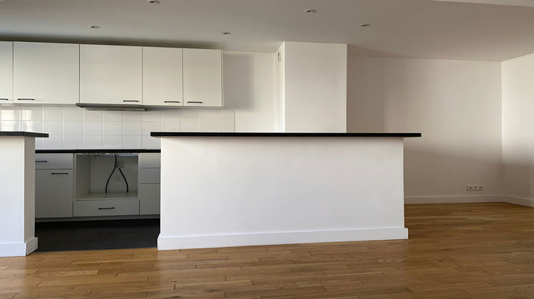 Ma-Cabane - Location Appartement COURBEVOIE, 75 m²