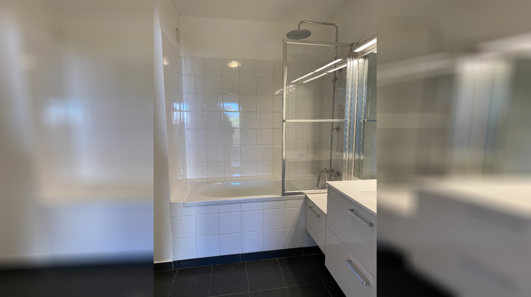 Ma-Cabane - Location Appartement COURBEVOIE, 75 m²