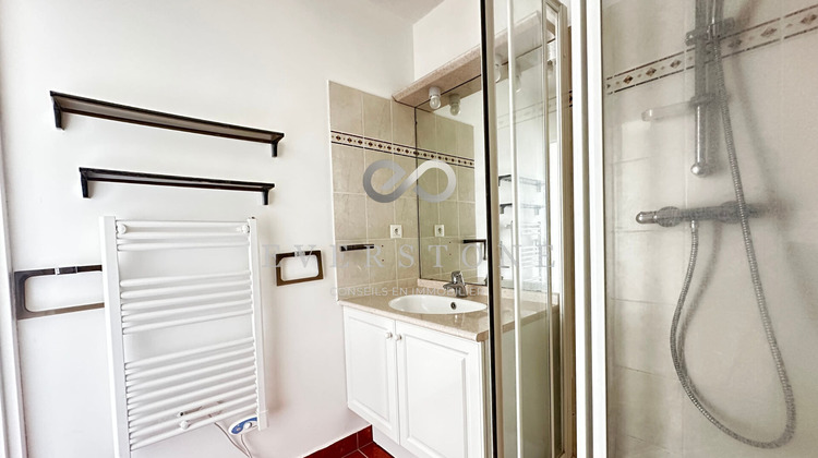 Ma-Cabane - Location Appartement COURBEVOIE, 66 m²