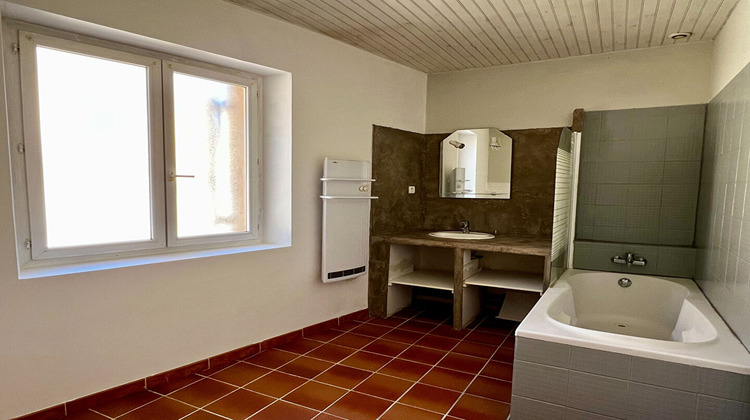Ma-Cabane - Location Appartement ENTRECASTEAUX, 63 m²