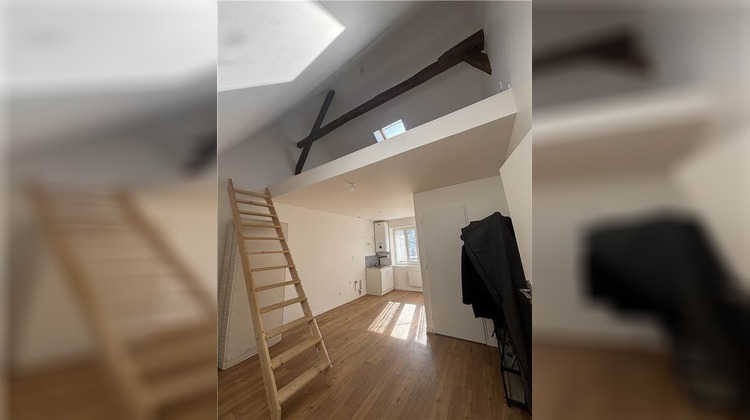 Ma-Cabane - Location Appartement FEROLLES-ATTILLY, 0 m²